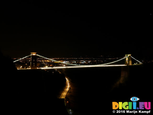 FZ026453 Clifton suspension bridge at night